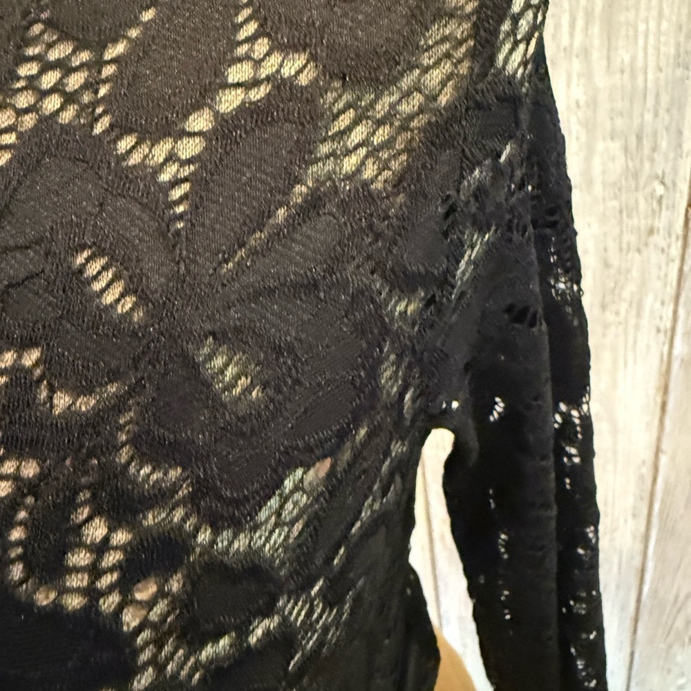 Black Floral Lace Blouse - Picture 4 of 7